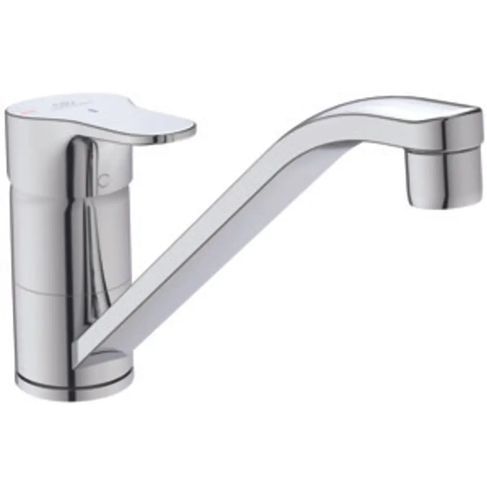 Küchenarmatur in Chromfarbe von Ideal Standard mit einem ergonomischen Hebel und einem langen Auslauf, geeignet für den Einsatz in modernen Küchen.